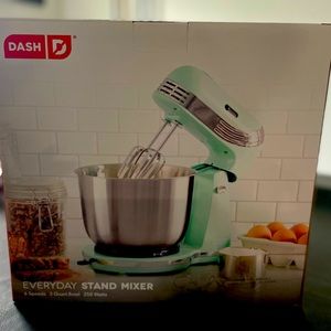 Dash Mixer -6 speed, 3 qt bowl, mint